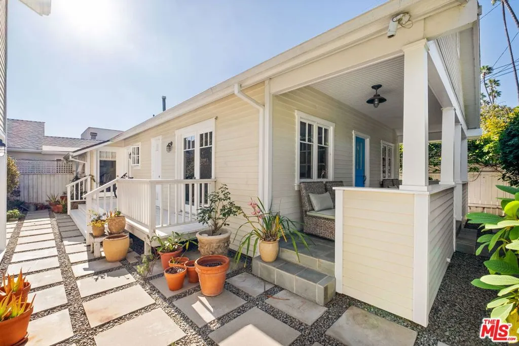 2621 Grandview Avenue, Venice, California 90291 home-pic-3